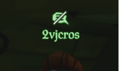 Zrzut ekranu przedstawiający tag gracza w usłudze Xbox Live wyświetlany nad piratem z wyciszoną ikoną czatu